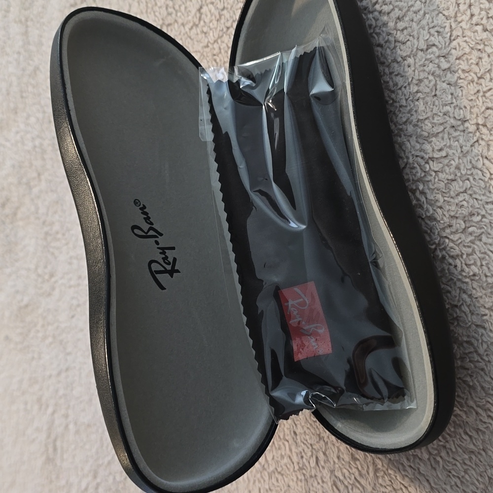 RAY-BAN Sunglasses Case with Cleaning Cloth | Black Hard Shell Eyewear Protector - Picture 2 of 9